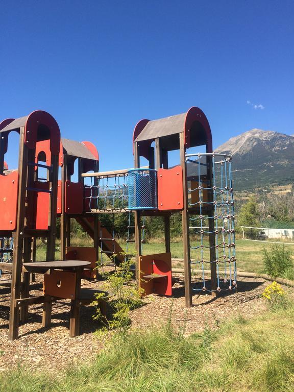 Camping Les Grillons Embrun Exterior photo