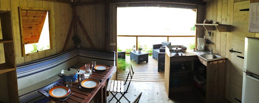 Camping Les Grillons Embrun Exterior photo